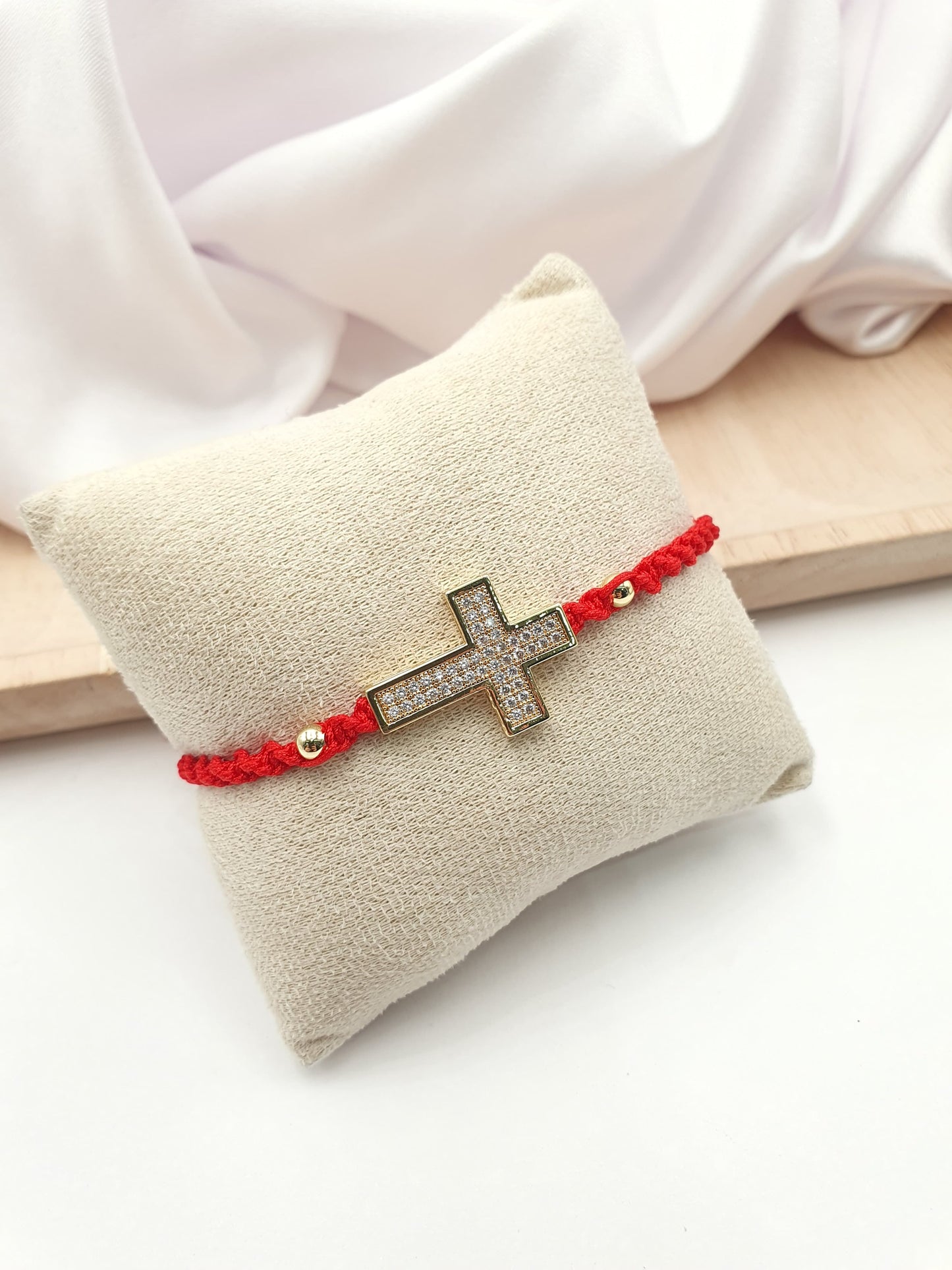 Pulsera Tejida cruz con circones AD12