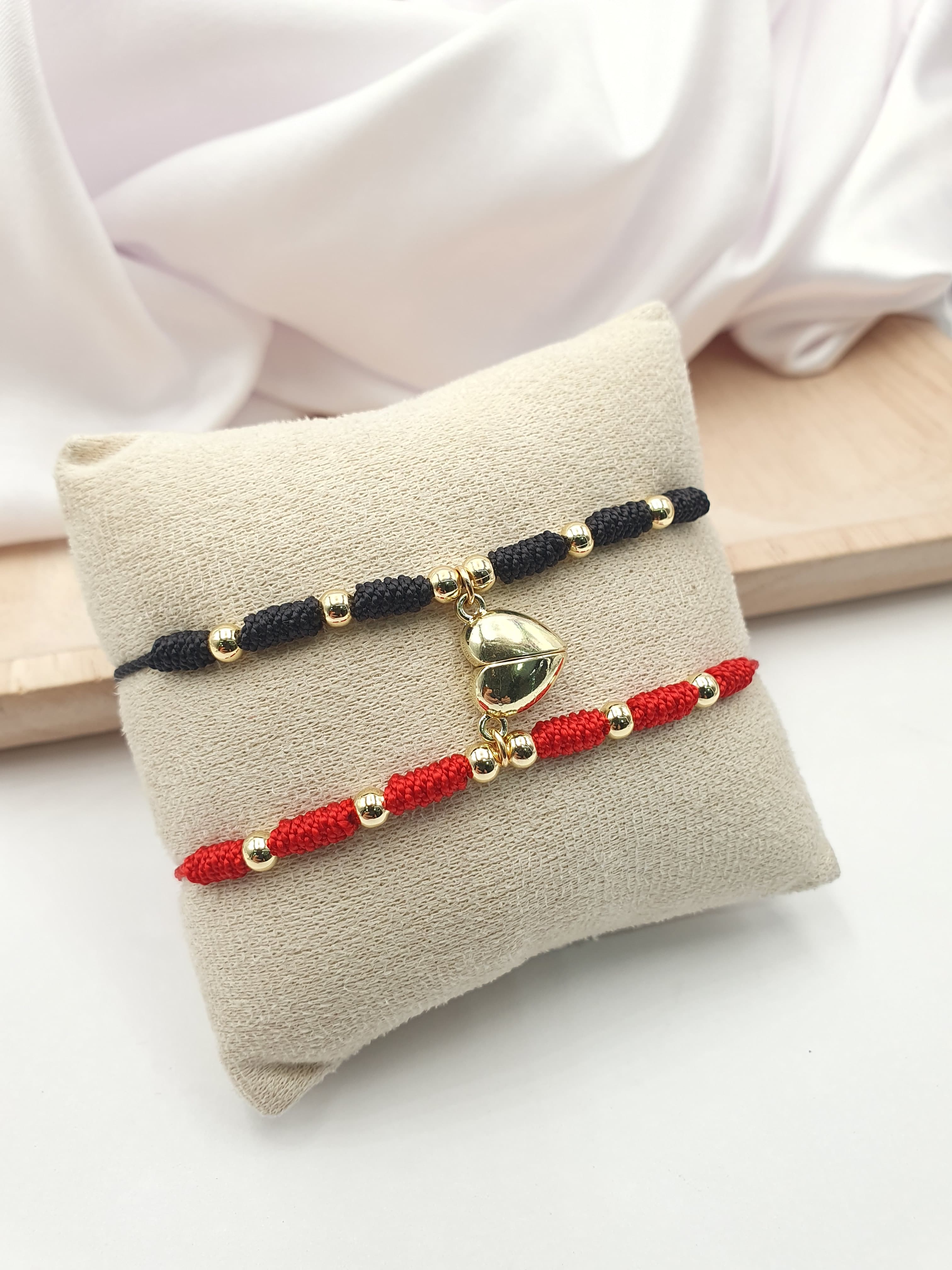 Set de 2 Pulseras Tejidas Corazon dorado imantado AD13