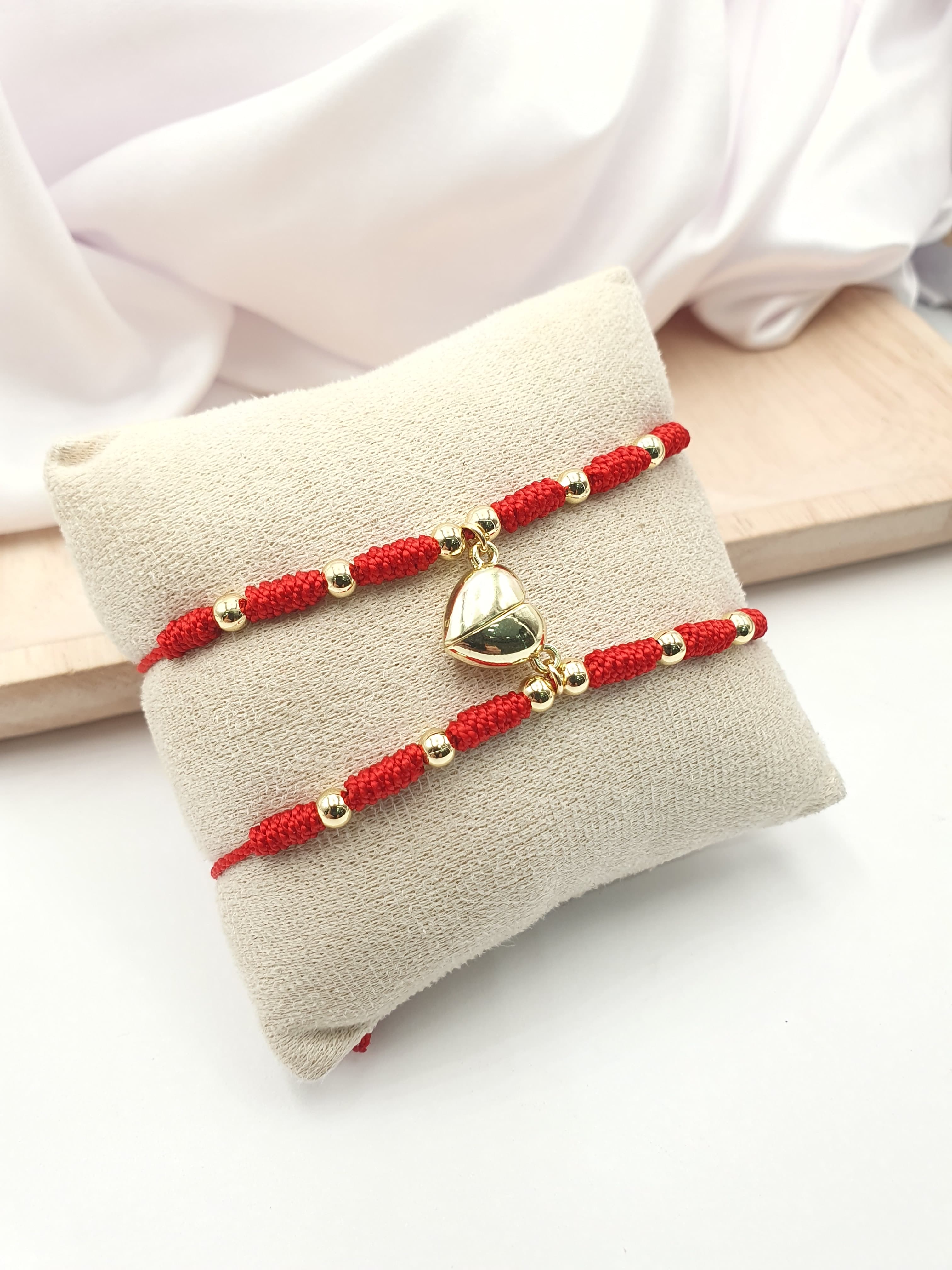 Set de 2 Pulseras Tejidas Corazon Imantado AD02